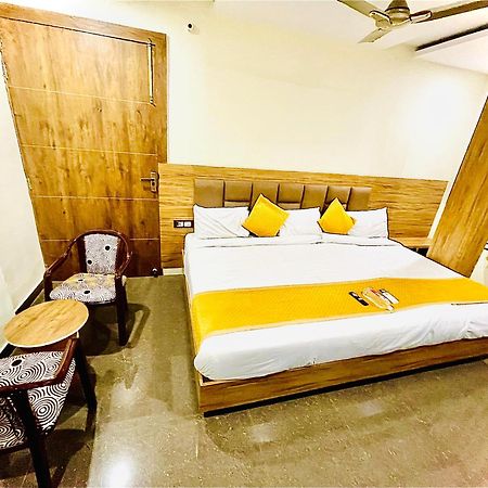Hotel Nidhivan Mukund - Best Rated Area - In House Parking Vrindāvan Exterior foto
