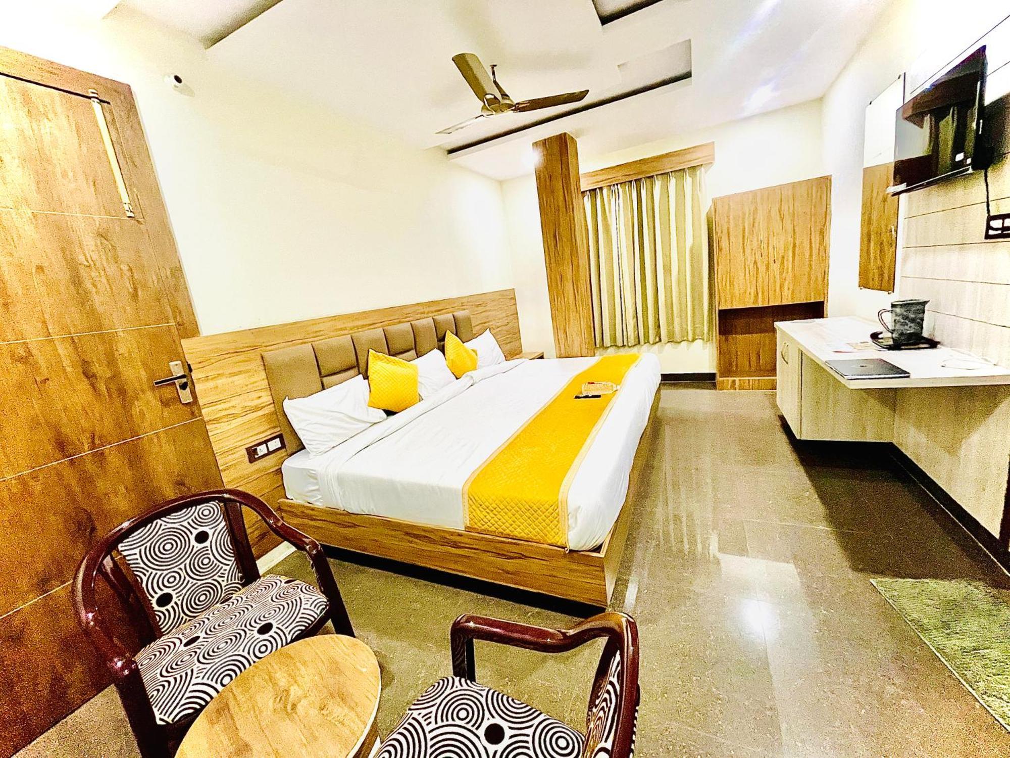 Hotel Nidhivan Mukund - Best Rated Area - In House Parking Vrindāvan Exterior foto
